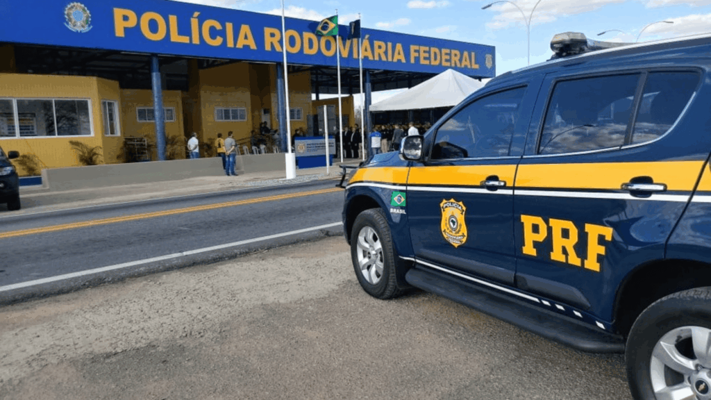 PRF-NEW3-1024x576 Homem com mandados por homicídio e roubo é preso em ônibus em Vitória da Conquista