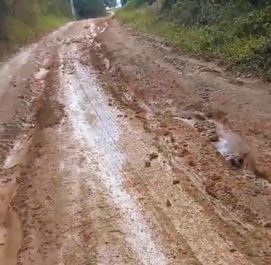 Chuvas-expoem-novamente-buracos-e-dificuldades-nas-ruas-e-estradas-de-Barra-do-Choca Chuvas expõem novamente buracos e dificuldades nas ruas e estradas de Barra do Choça