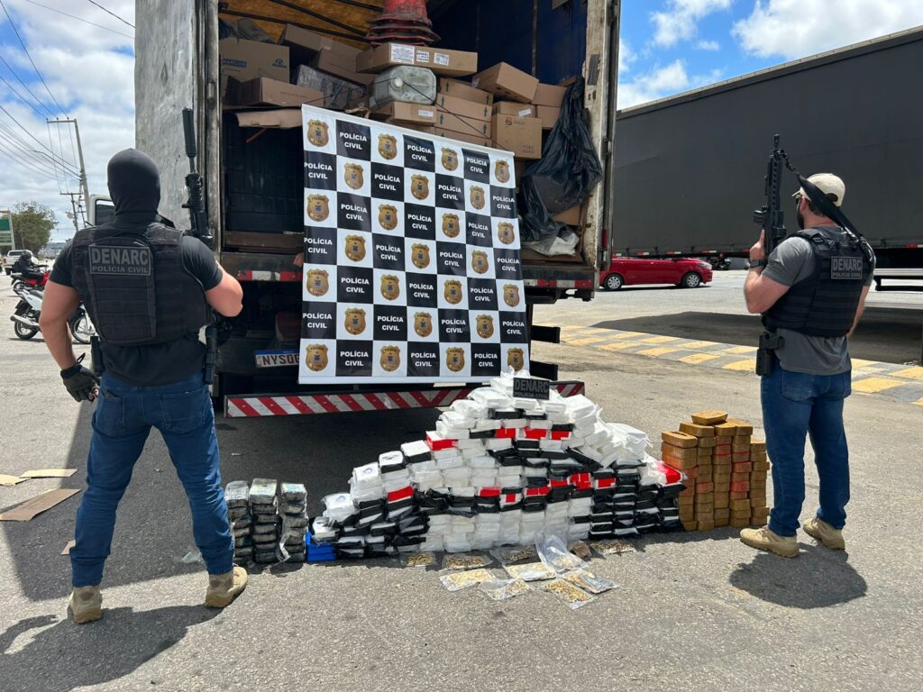 Policia-Civil-apreende-caminhao-carregado-de-drogas-durante-operacao-1024x768 Polícia Civil apreende caminhão carregado de drogas durante operação