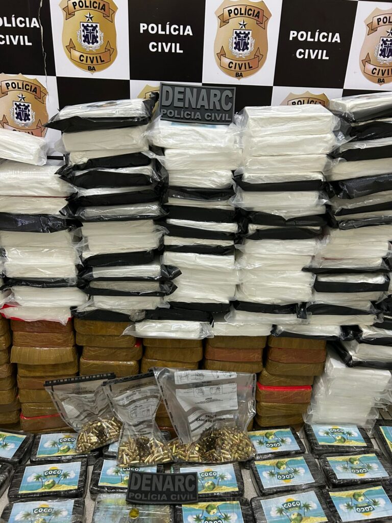 Policia-Civil-apreende-caminhao-carregado-de-drogas-durante-operacao-2-768x1024 Polícia Civil apreende caminhão carregado de drogas durante operação