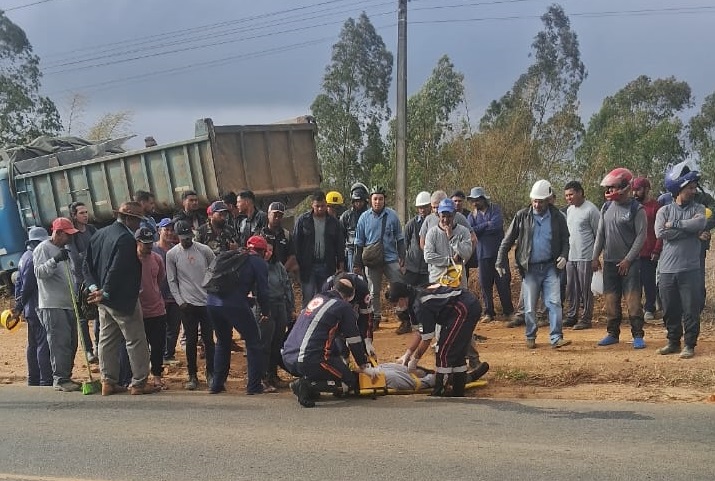 resgate-de-vitima-de-atropelamento-1 Homem fica ferido em grave acidente na rodovia que liga Barra do Choça a Vitória da Conquista