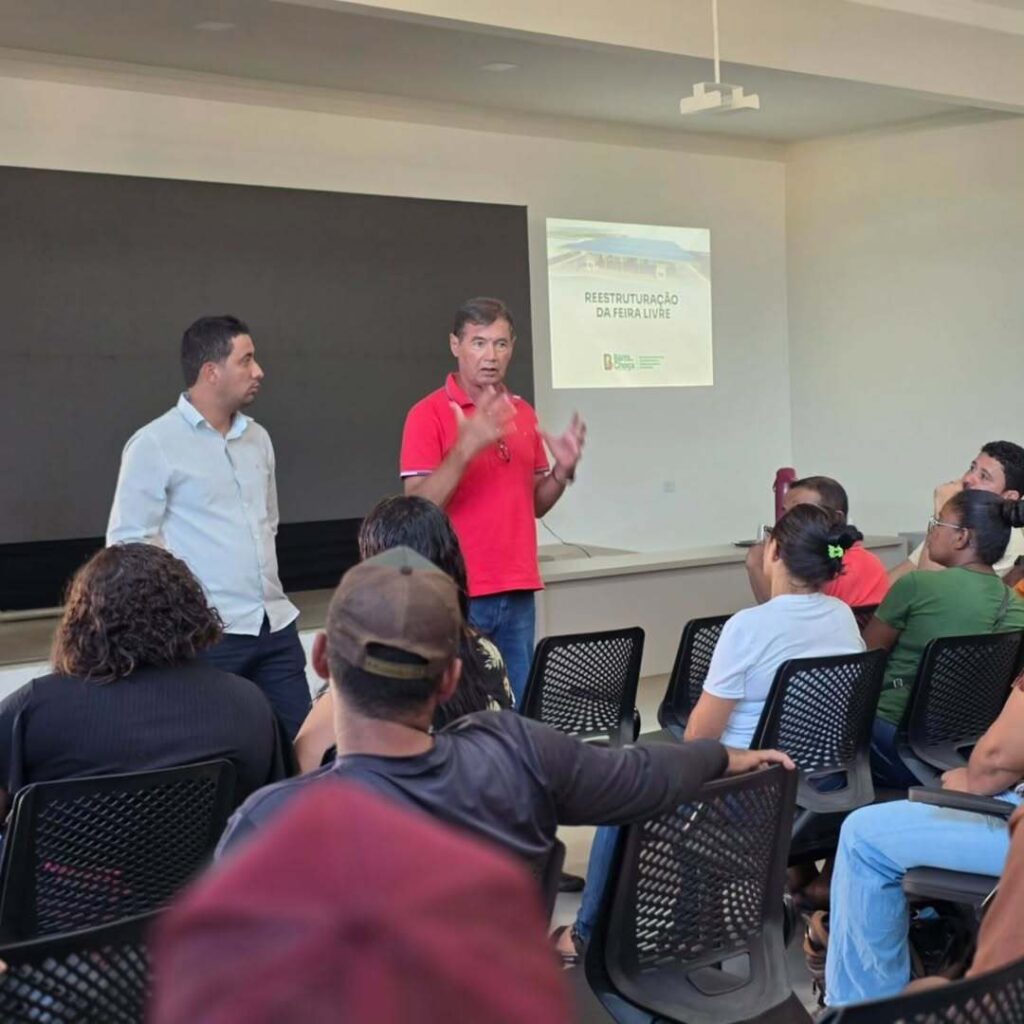 A-Gestao-Municipal-reuniu-se-com-parte-dos-feirantes-na-tarde-de-hoje-no-auditorio-da-prefeit-2-1024x1024 Feirantes Voltam a Debater Retomada do “Ceabinha”; Primeira Reunião Acontece na Prefeitura