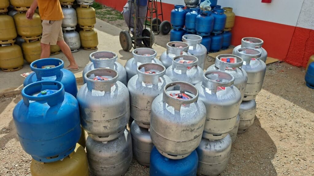 204-botijoes-de-gas-comercializados-ilegalmente-1024x576 Operação apreende botijões de gás vendidos ilegalmente