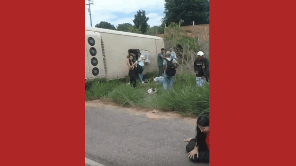 Acidente-em-Caraibas-1024x576 Acidente em Caraíbas deixa uma vítima fatal e vários feridos