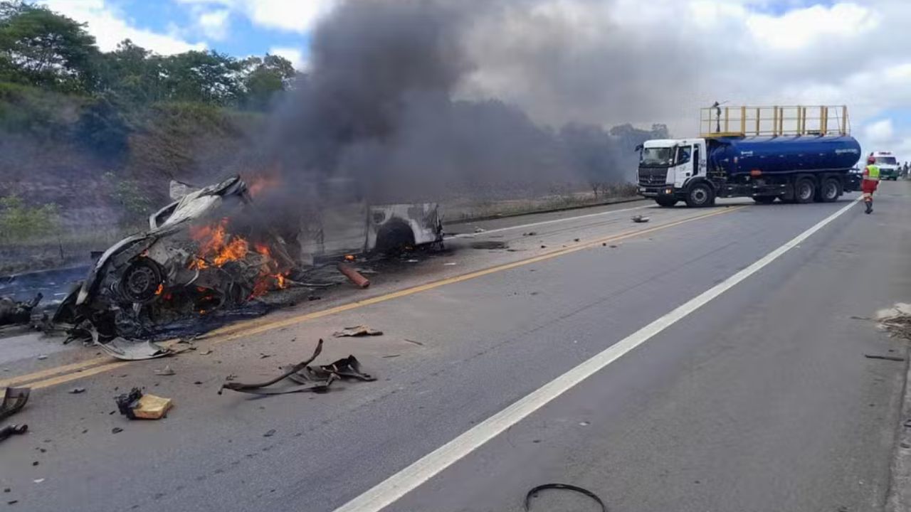 Acidente causou a morte de 10 pessoas na Bahia — Foto: PRF