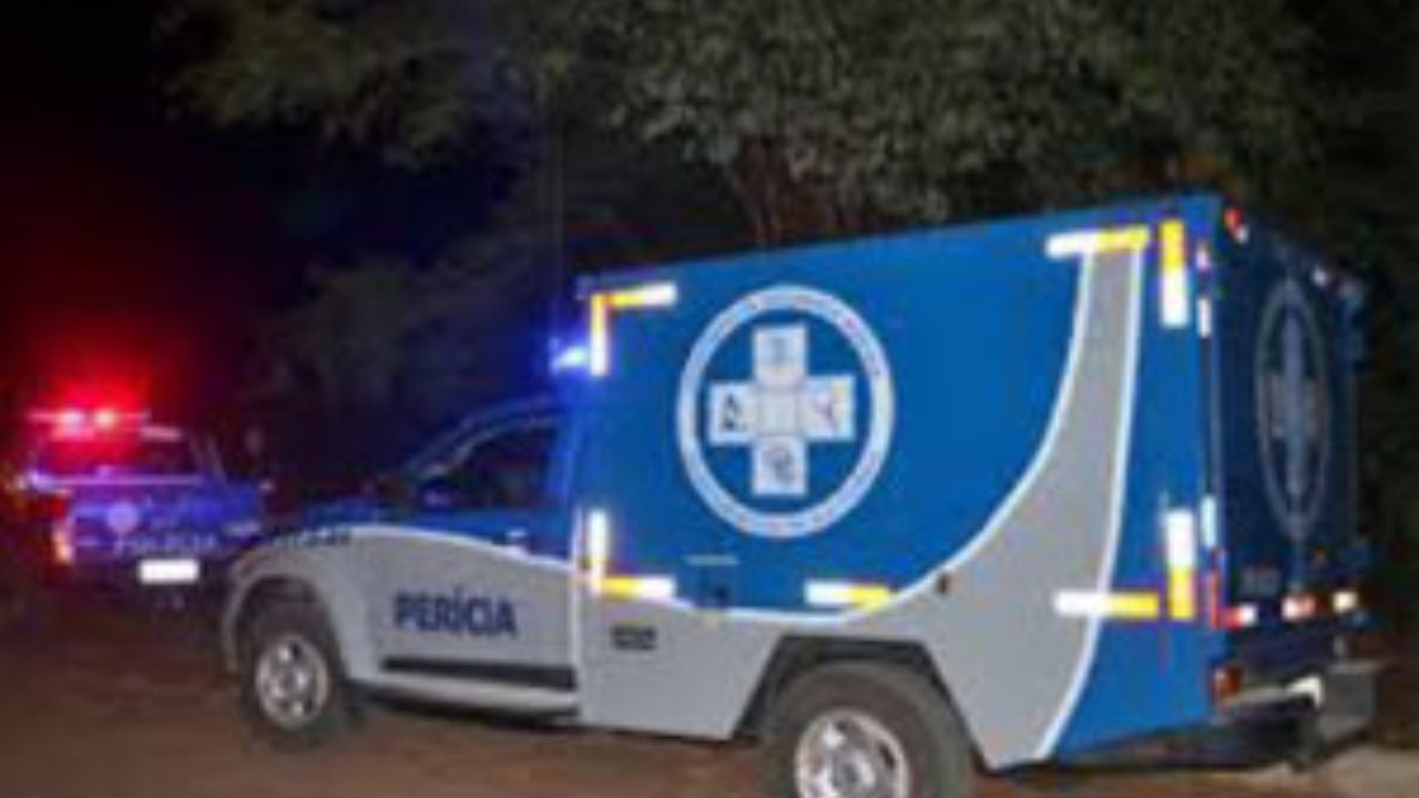 Tragedia-na-BR-116-Homem-morre-atropelado-durante-manutencao-de-onibus Tragédia na BR-116: Homem morre atropelado durante manutenção de ônibus